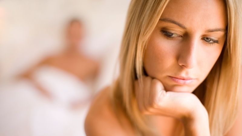 Bolesti  hlavy také dokážou vyprovokovat intenzívní emoce doprovázející pohlavní styk. 