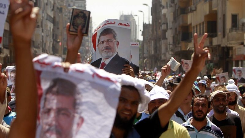 Stoupenci svrženého prezidenta Mursího na jedné z červencových demonstrací v Káhiře