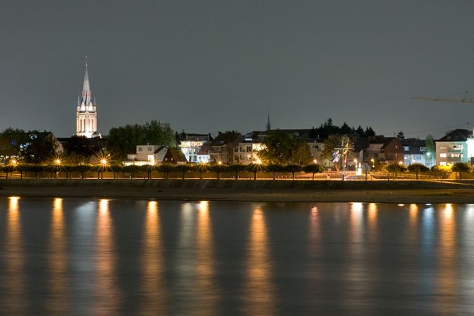 Pohled na noční Bonn