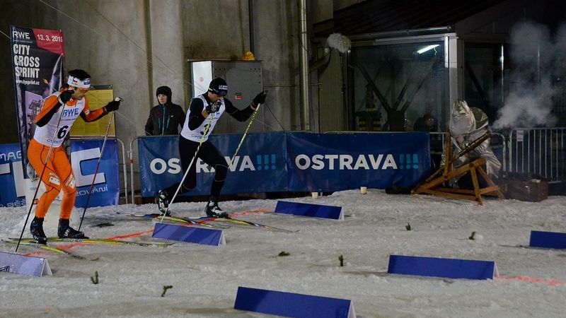 RWE City Cross Sprint 2015. Ostrava 13.3.. Vítěz závodu Dušan Kožíšek na startu.Oranžový dres.