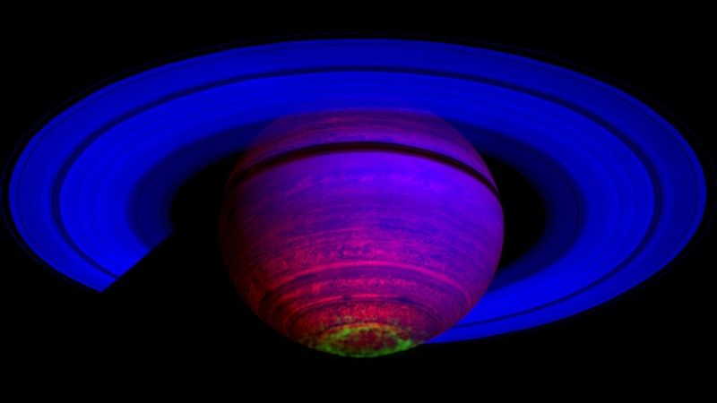 Sonda Cassini pořídila první snímek jasně ukazující výjimečnou auru druhé největší planety našeho solárního systému.