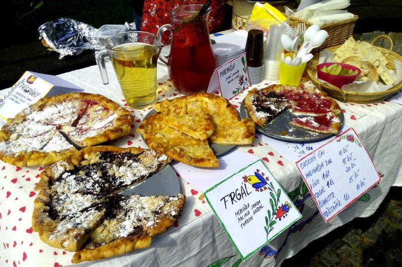 Na posledním, letním Restaurant Day v Jeseníku se nabízely ovocné i tvarohové koláče i třeba malináda.
