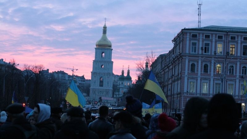 Demonstrace v Kyjevě před Michajlovským klášterem 
