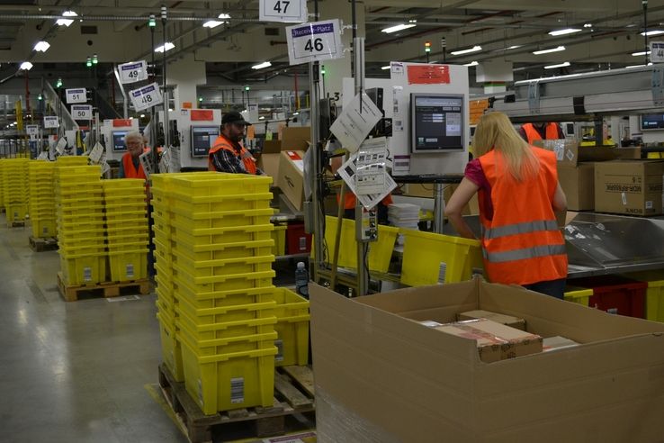 Distribuční centrum Amazonu v německém Grabenu