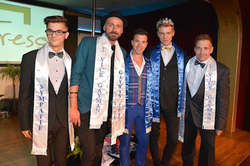 Letošní vítězové Lukáš Grečko (Gayman 2017), Jaroslav Huňát, Robert Kučera a Jan Bílek společně s Mr. Gay Universe 2017 Marco Tornesse