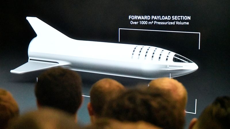 Elon Musk představuje raketoplán BFR (Big Falcon Rocket).