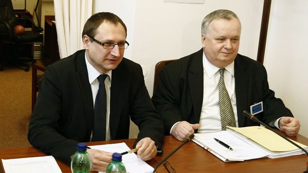Místopředseda sněmovního Výboru pro bezpečnost Richard Dolejš (ČSSD) a šéf BIS Jiří Lang