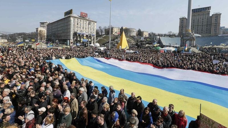 Během demonstrací na Majdanu se podle listu začalo nacionalistům říkat vlastenci.