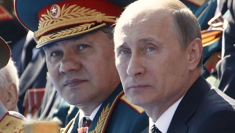 Ruský prezident Vladimir Putin a ministr obrany Sergej Šojgu 