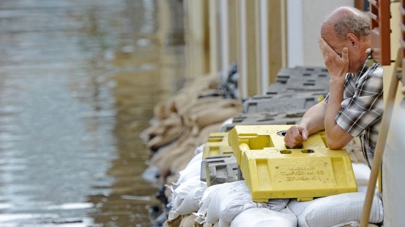 Obyvatel zaplaveného domu v Drážďanech