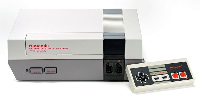 Původní konzole NES, která si odbyla premiéru před 30 lety.