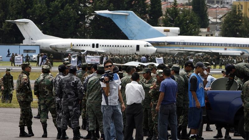 Vojáci obsadili letiště v hlavním městě.