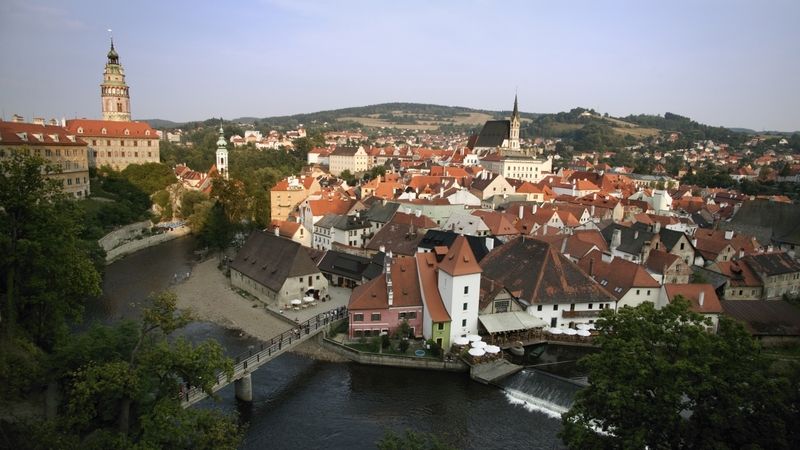 Český Krumlov je mezi zahraničními turisty oblíbený díky malebnému historickému centru.