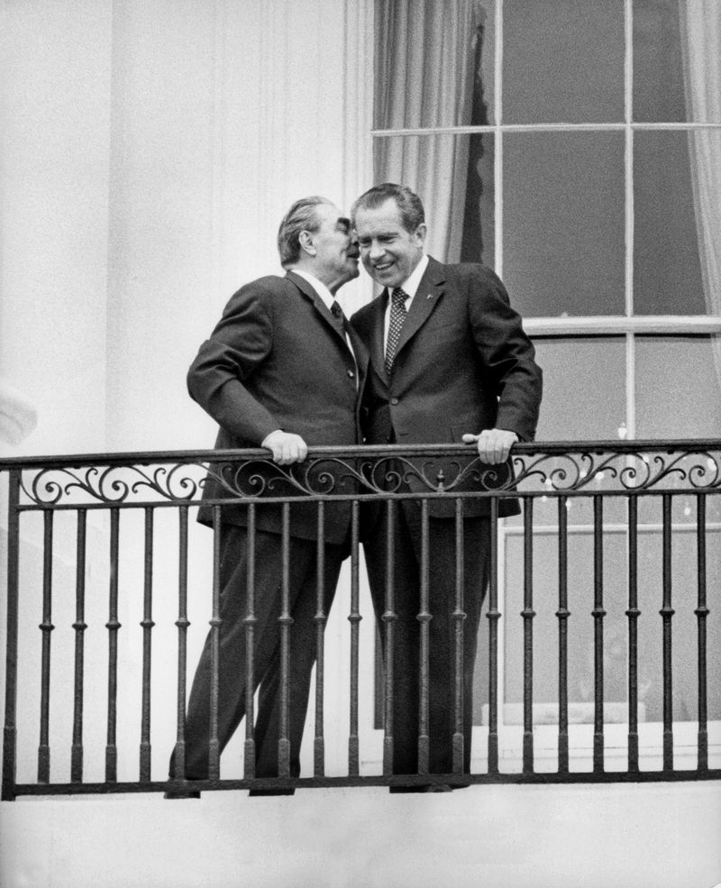 Leonid Brežněv (vlevo) a Richard Nixon na schůzce v roce 1973