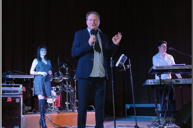 Ples Úněšovského statku se konal už po 31. Moderoval Petr Jančařík, zpěvem potěšila i Heidi Janků.