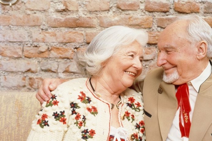Spokojené a zdravé stáří lze zajistit díky semdi krokům.