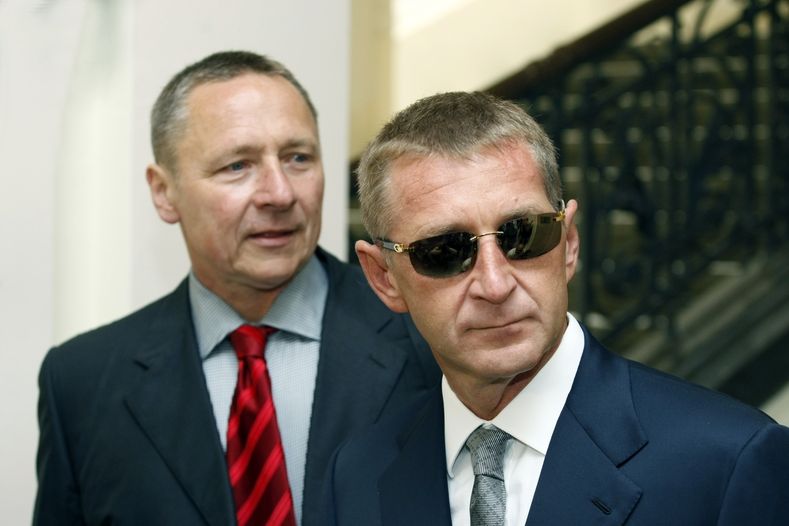 Roman Janoušek (vpravo) u Městského soudu v Praze