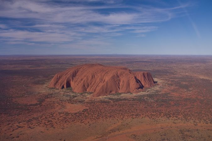 Se svými rozměry je Uluru impozantní i z výšky.
