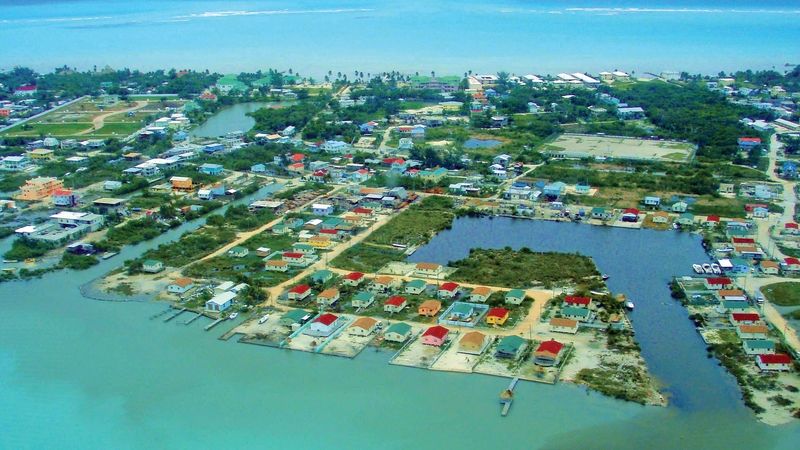 Ambergris Caye, jedno z nejpopulárnějších míst v Belize, odkud se vyráží k bariérovému útesu.