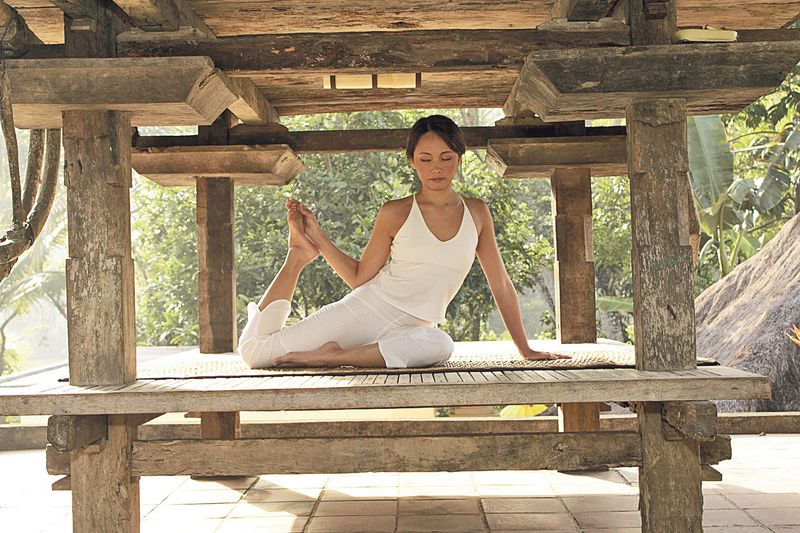Obliba jógy vzrostla poté, kdy v roce 2006 vyšly vzpomínky Elizabeth Gilbertové Jíst, meditovat, milovat.