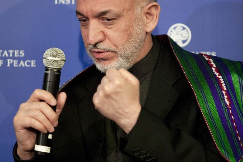 Afghánský prezident Hámid Karzáí nabízí umírněným povstalcům amnestii a podíl na vládě.