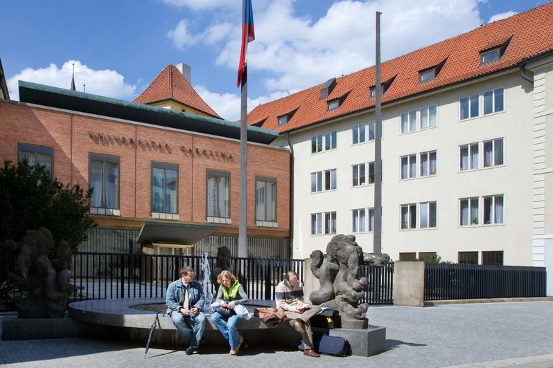 Univerzita Karlova se objeví i v Hradci Králové.