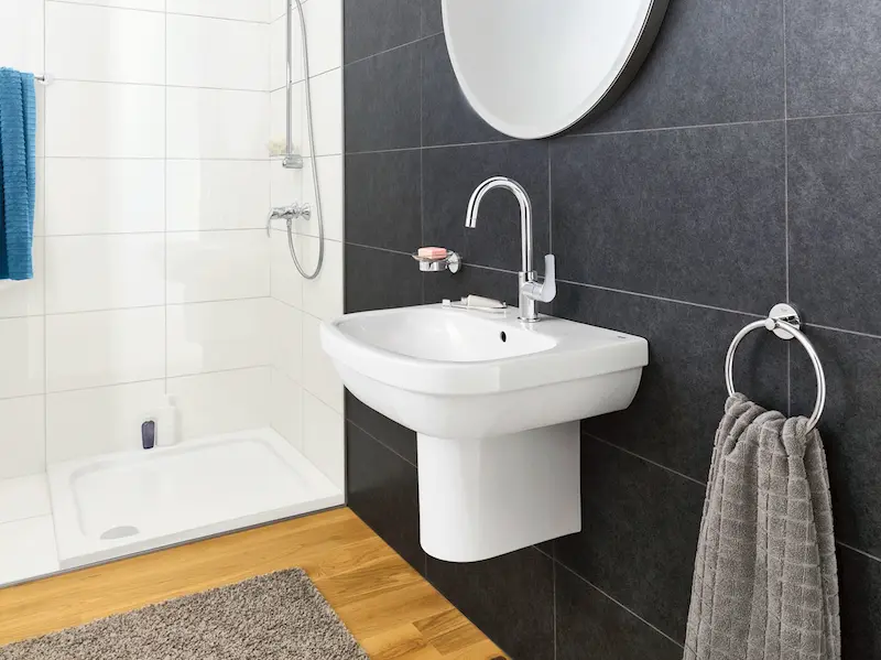 male koupelne slusi jednoduchost a svetle odstiny novinky cz