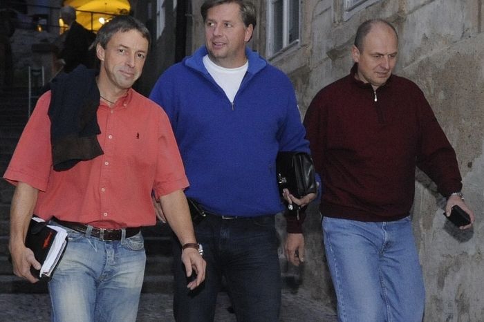 Pavel Bém, Petr Bendl a Petr Gandalovič přicházejí na grémium ODS svolané do ústředí strany na Jánském vršku v Praze.