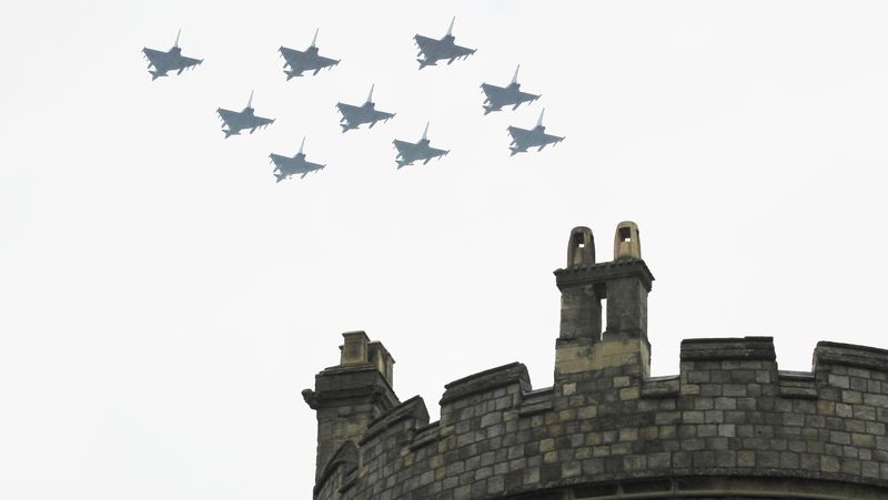 Přelet letounů nad hradem Windsor