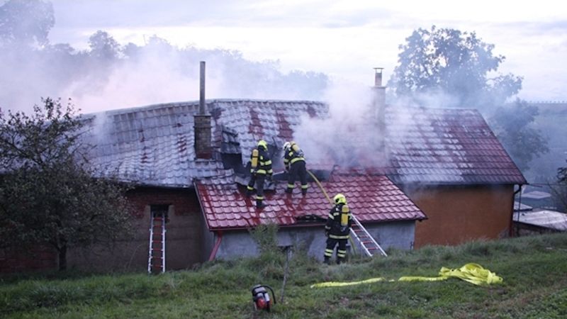 Foto z místa požáru v Halenkovicích.
