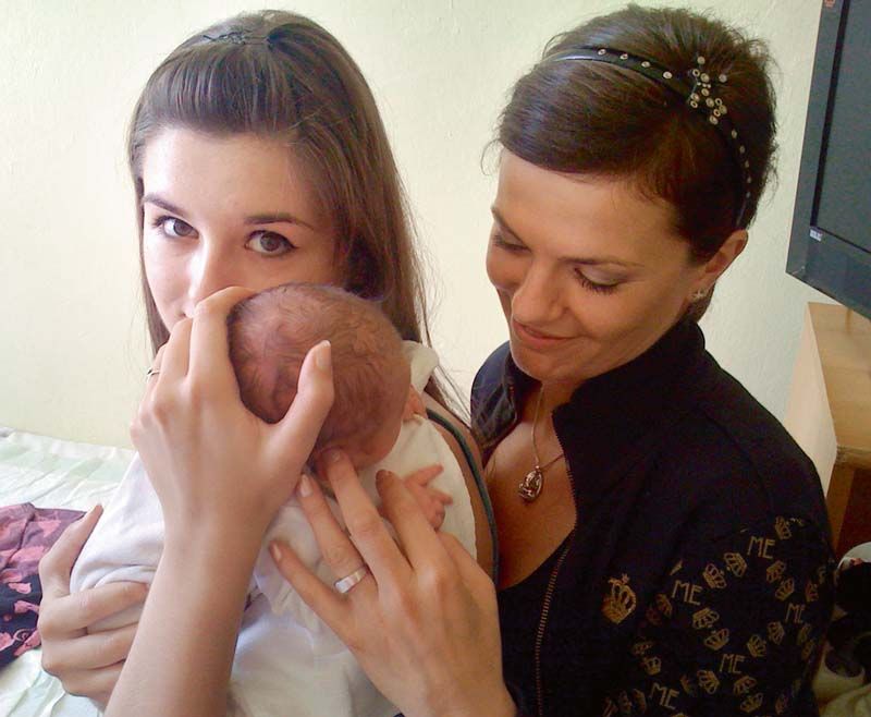 Dcery Petra Jandy Eliška (19) a Marta (38) krátce po narození nejmladší Anežky. Brzy k nim přibude ještě Rozárka.
