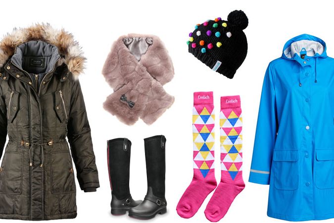 Pokrývka hlavy, teplé ponožky, nepromokavý a teplý svršek, boty, ale i šála jsou naprosto nezbytné módní položky na zimní sezonu.