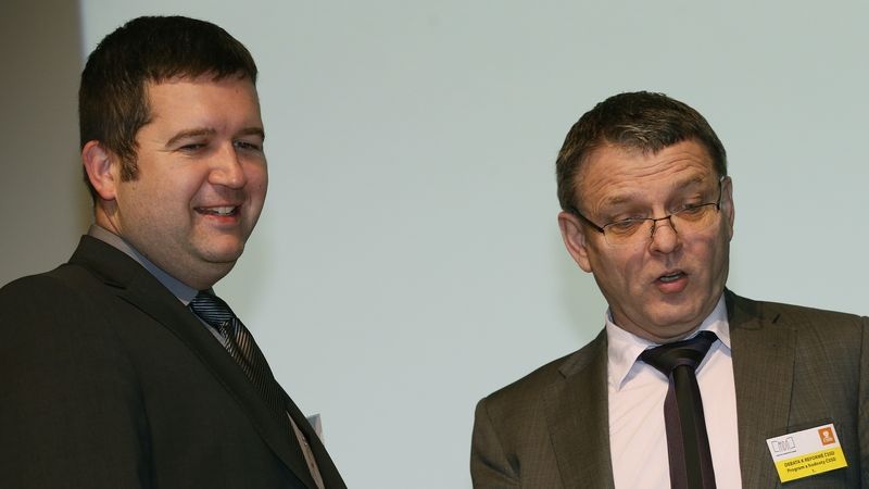 Zahájení debatního fóra k reformě ČSSD. Hotel Olšanka. Na snímku Jan Hamáček (vlevo) a Lubomír Zaorálek.