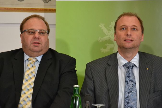 Ministr životního prostředí Tomáš Jan Podivínský (vpravo) s hejtmanem Moravskoslezského kraje Miroslavem Novákem v Ostravě. 