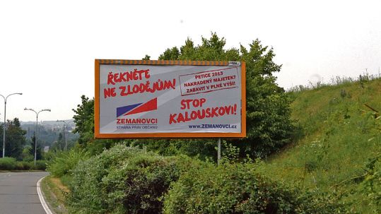 V pražských ulicích se v těchto dnech objevily billboardy Strany práv občanů – zemanovci (SPOZ).