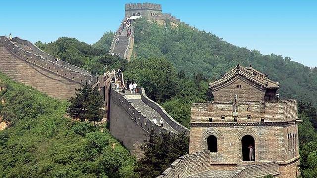 Z Pekingu se dá velmi snadno vyrazit ke zrekonstruovaným částem Velké čínské zdi. Připravte se ale na nápor turistů.