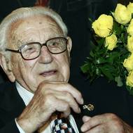 Zachránce stovek československých, převážně židovských dětí před nacismem Nicholas Winton (1909–2015)
