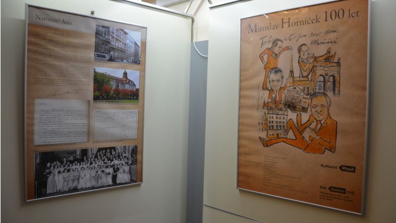 Úvod výstavy je věnován studentským létům Miroslava Horníčka  