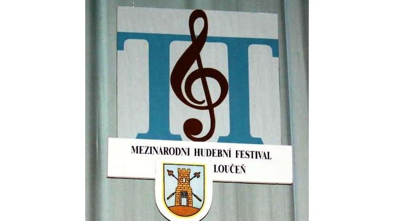 Logo Mezinárodních letních hudebních festivalů Thurn - Taxis Loučeň. 