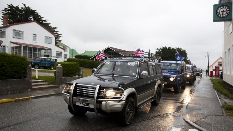 Obyvatelé Falklandských ostrovů v referendu nejspíš odhlasují, že chtějí zůstat britským zámořským územím.