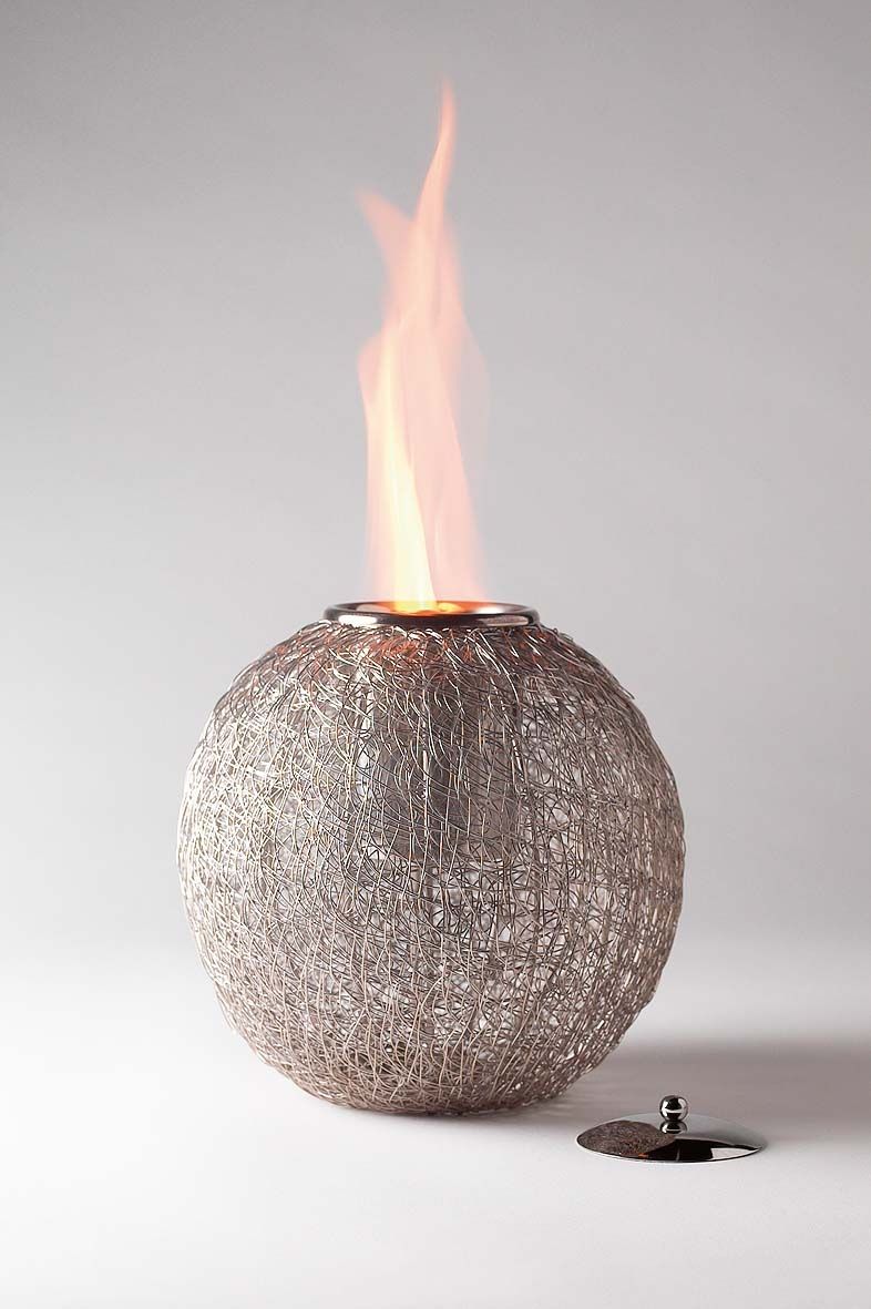 Marlo je malý biokrb v podobě ohnivé koule. Spaluje bio-ethanol, vydává teplo, hoří skutečným plamenem. Rozměr 15 cm, cena 1250 Kč. 