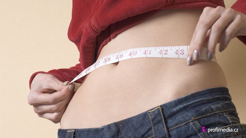 Neúměrné snižování kalorií ve stravě vede ke vzniku anorexie, vyčerpání organismu a smrti