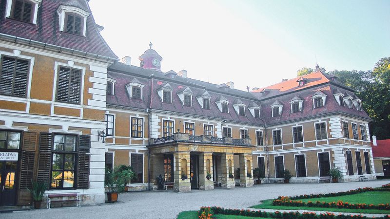 Dědici Hugo Salma usilují i o navrácení zámku v Rájci-Jestřebí.
