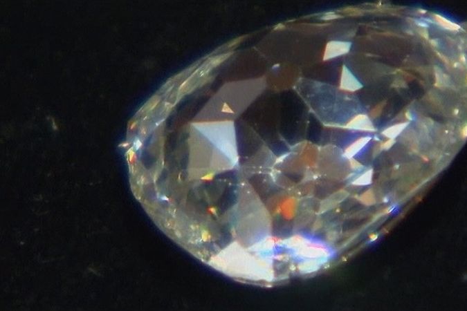 Diamant, který před 400 lety koupil francouzský král, se vydražil za skoro deset miliónů dolarů