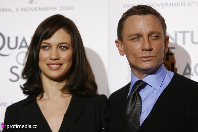 Aktuální bondgirl Olga Kurylenková a novodobý James Bond Daniel Graig