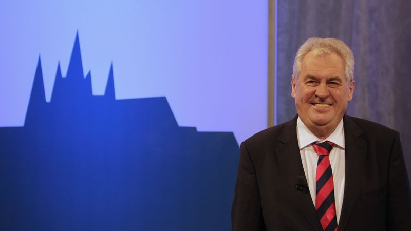 Miloš Zeman v televizní debatě během prezidentské kampaně. 