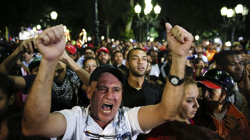 Radost příznivců levice ve Venezuele po úspěchu v komunálních volbách 