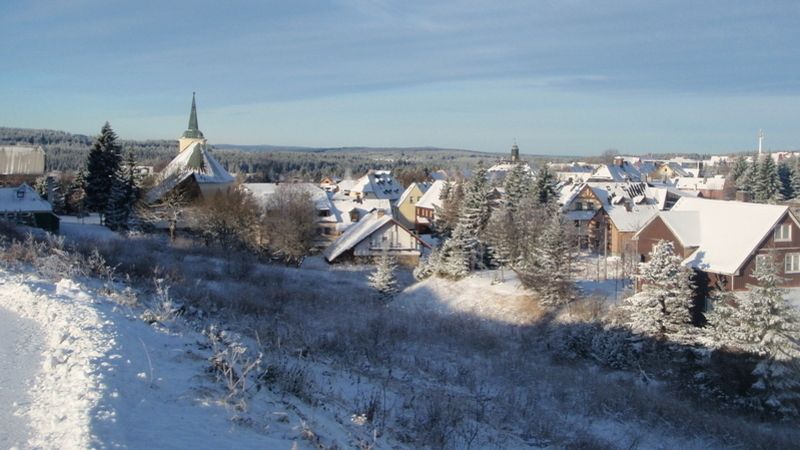 „Buďte taky Boží. Nechte rachejtle doma!“ Na plošný zákaz pyrotechniky upozorňuje krušnohorské středisko ve své kampani