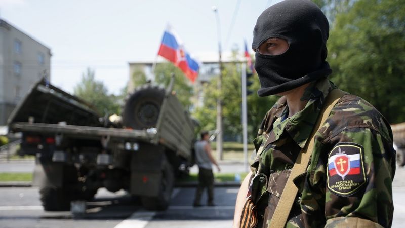 Nová separatistická Ruská ortodoxní armáda poblíž doněckého letiště 