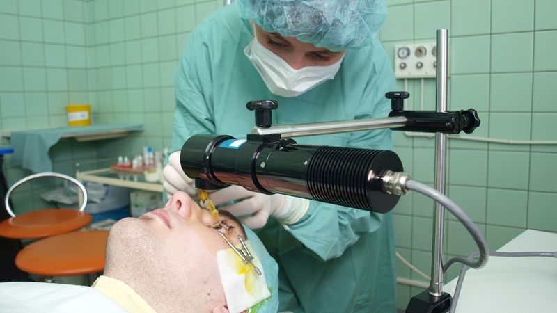 Záhada na brněnské oční klinice: Polovina pacientů skončila se zánětem a musela na operaci